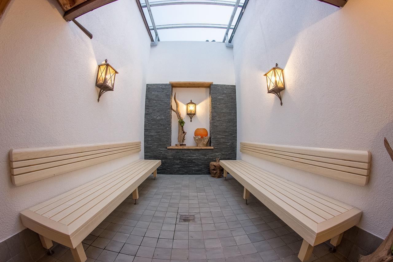 Wohlfuehlhotel Schiestl Fuegen Exterior photo
